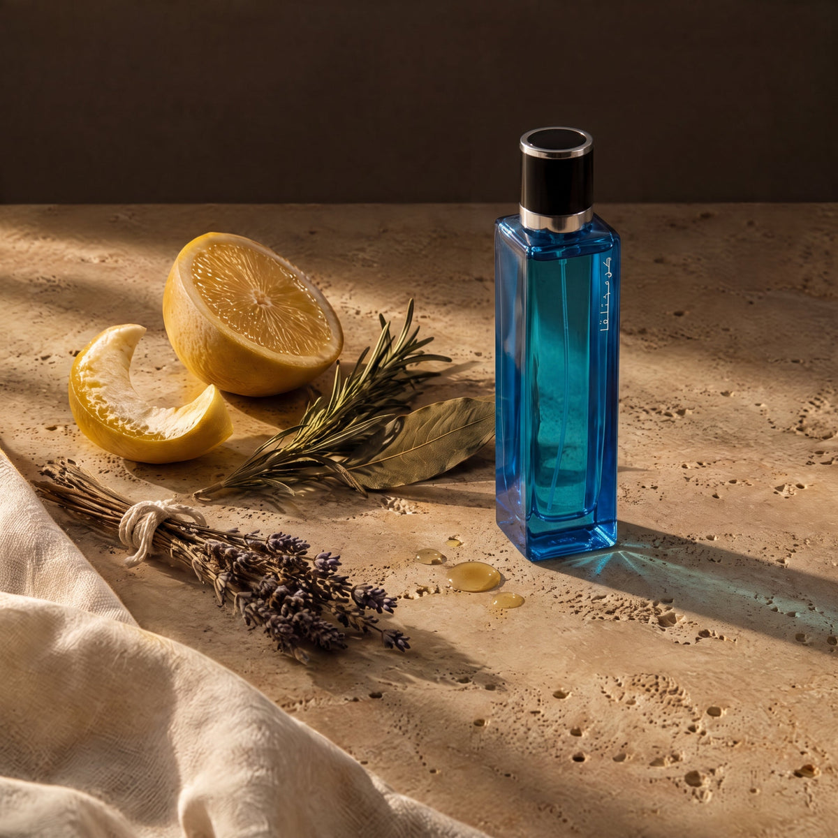 Rasasi Kun Mukhtalifan, mise en scène agrumes et aromates