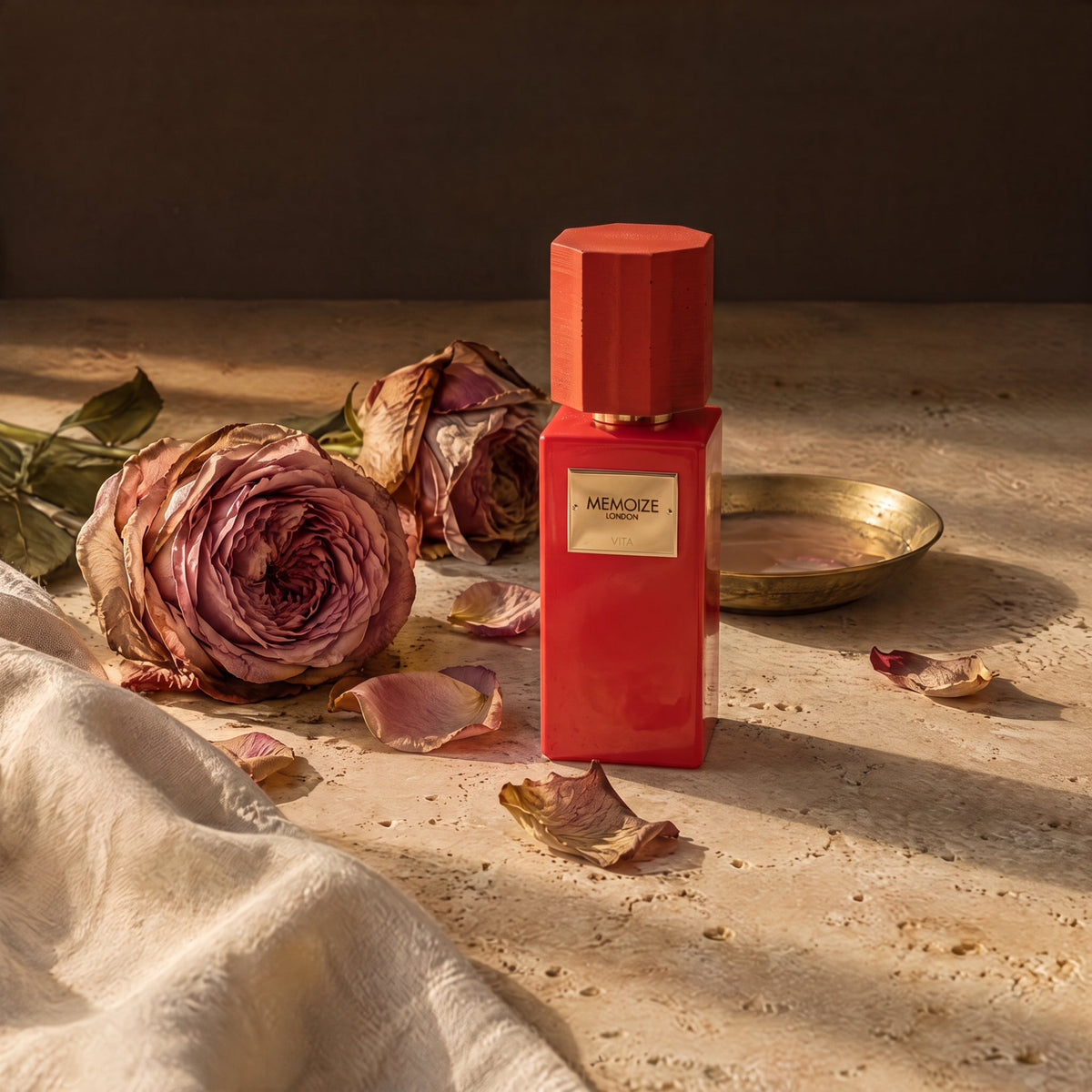 Memoize London Vita, mise en scène rose