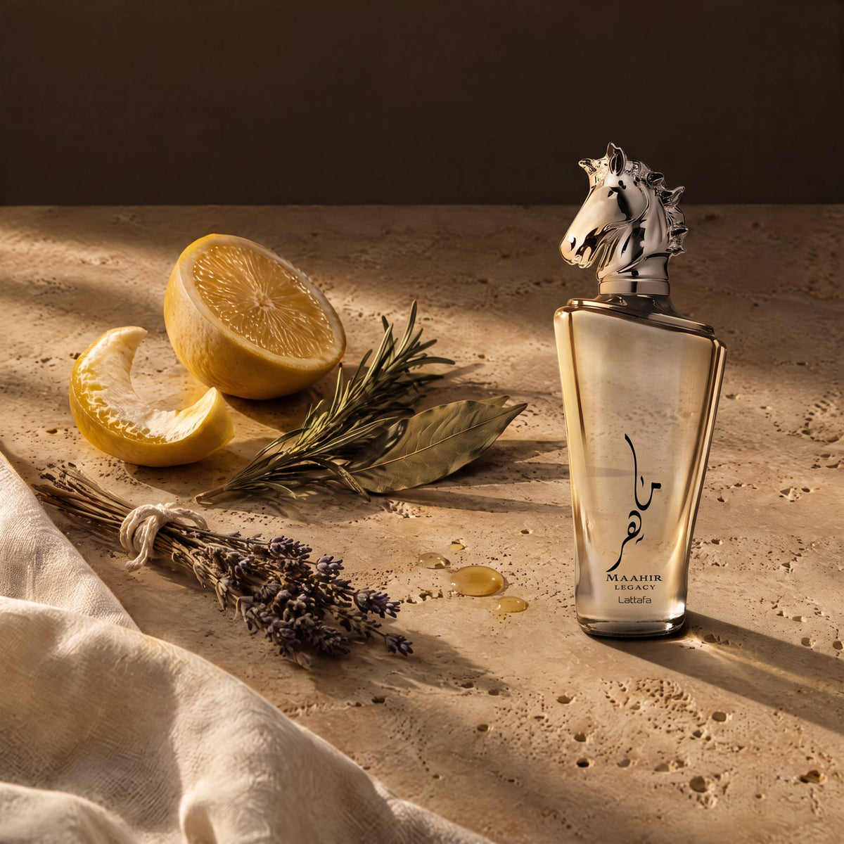 Lattafa Maahir Legacy, mise en scène agrumes et aromates