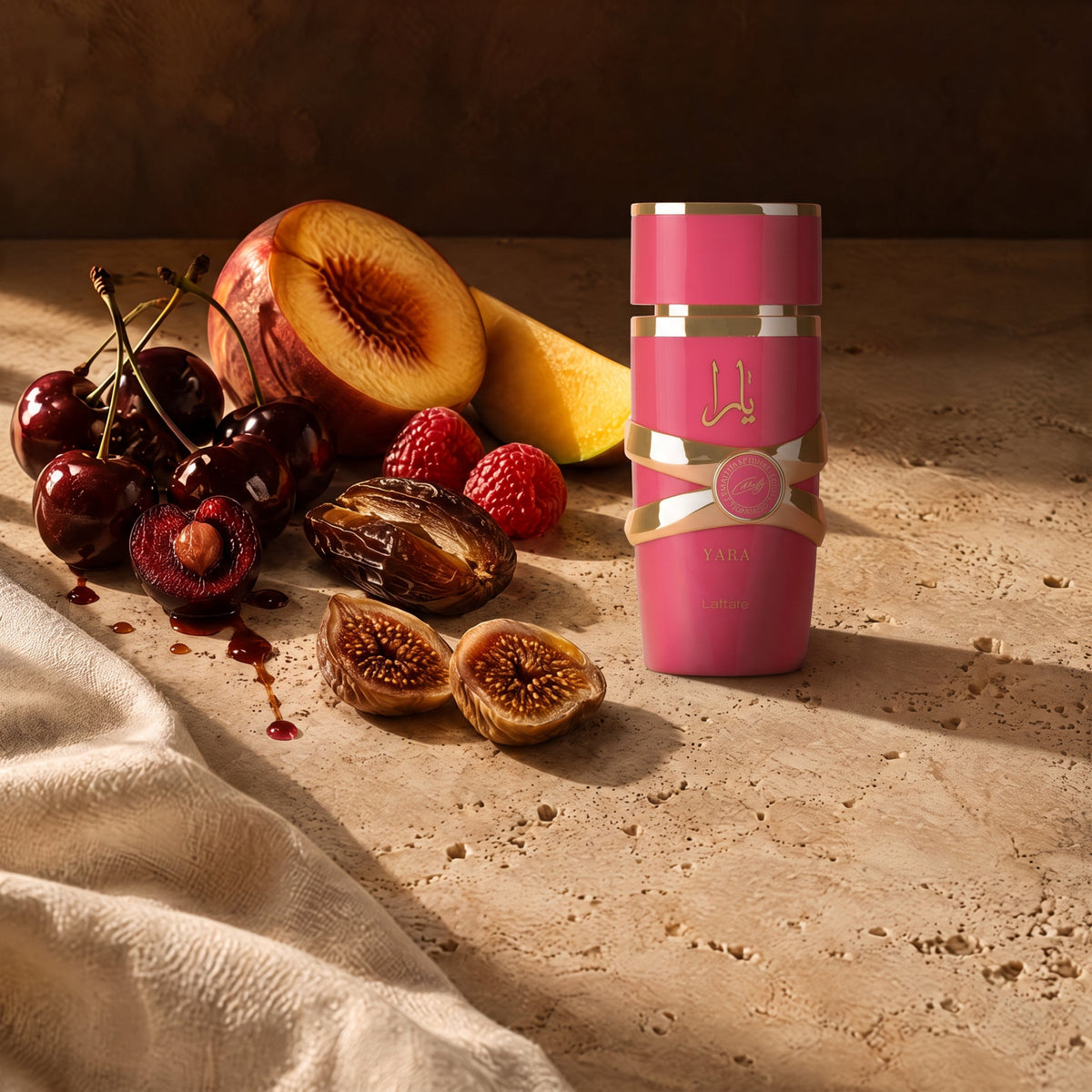 Lattafa Yara Candy, mise en scène fruits rouges et fruits mûrs