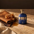 Maison Alhambra Amberley Ombre Blue, mise en scène cuir et miel