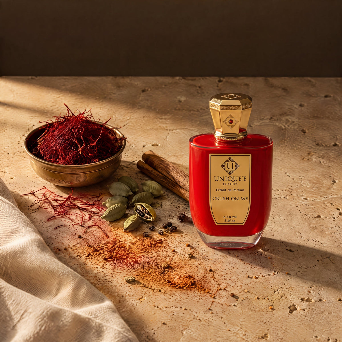 Unique'e Luxury Crush On Me, mise en scène safran et épices du Golfe