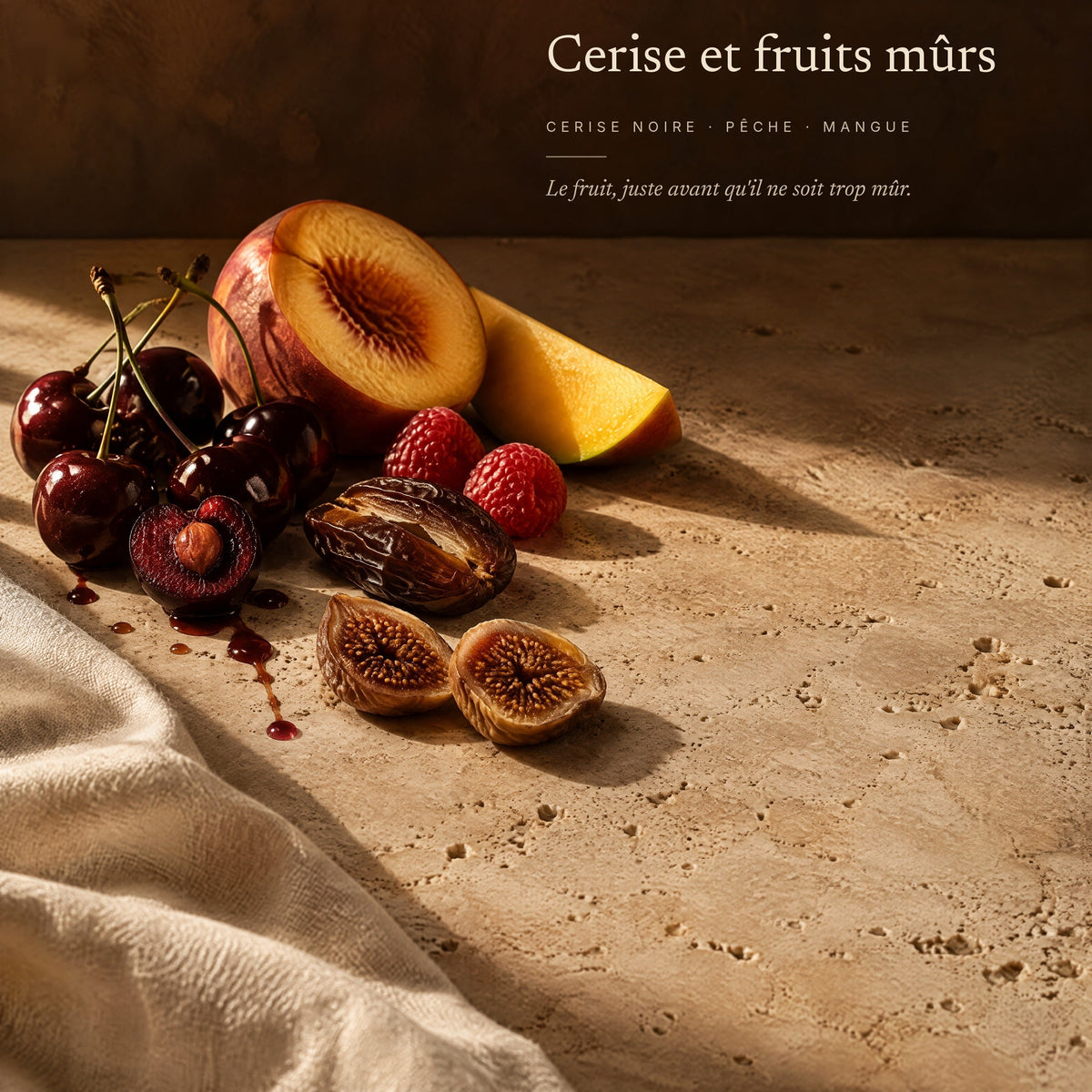 Fruits rouges et fruits mûrs — cerise noire, framboise, fraise